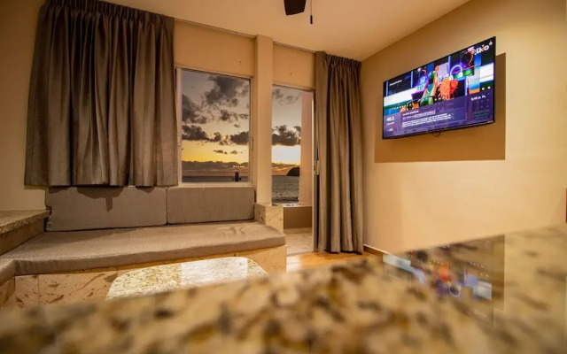 Del Real Hotel & Suites