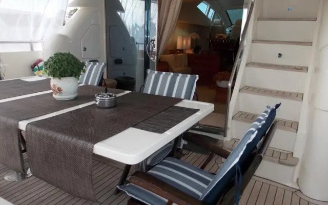 George V Yacht