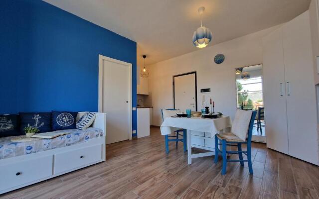 650 metri dal Mare - WiFi - Terrazzo - Piscina - A/C