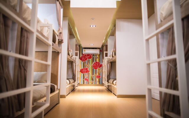 Stay With Hug Poshtel & Activities