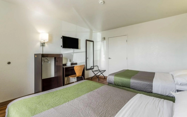 Motel 6 El Paso, TX - East