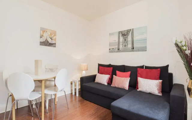 Sloane Avenue Apartment