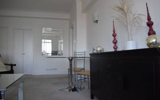 Vibrant 2 Bedroom Apartment in Central London