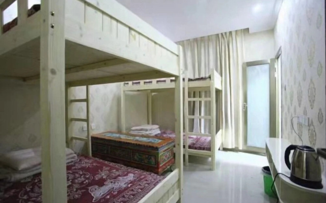 Zhaxi Zhuokang Youth Hostel – Guest Rooms – Danba