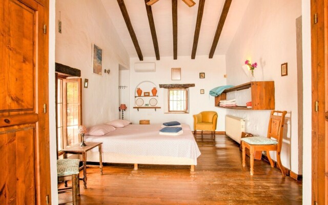 Completely Restored Beautiful 250-year-old Authentic Farm