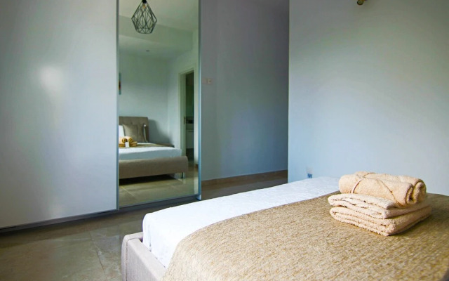 Phaedrus Living: Luxury Villa Ellison