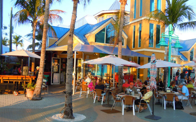 Manatee Bay Inn - Near Fishing Pier Fort Myers Beach