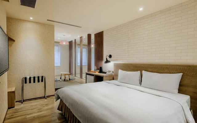 Lan Kwai Fong Garden Hotel