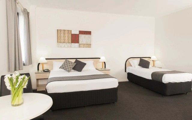 Adelaide Riviera Hotel