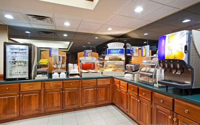 Holiday Inn Express Louisville Northeast by IHG