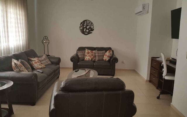Villa in Metro Country Club