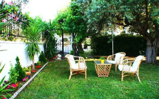 Salonikiou Beach Deluxe Apartments