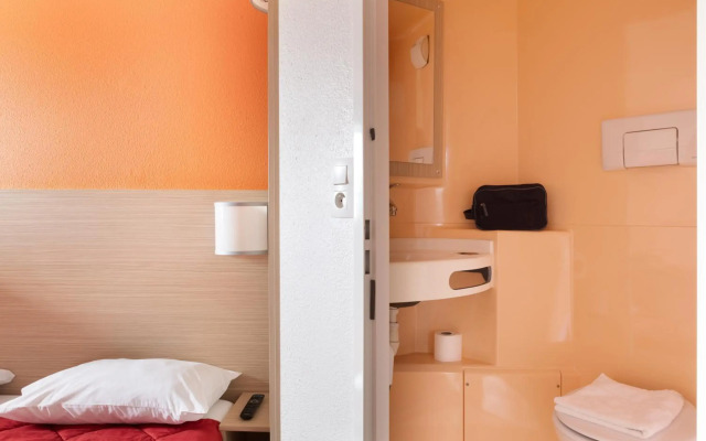 Première Classe La Ville-Du-Bois