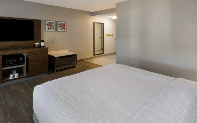 Hampton Inn & Suites Fredericksburg-at Celebrate Virginia