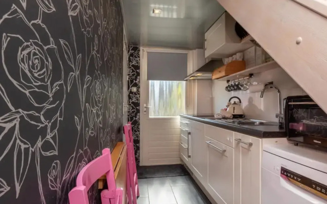Snug Apartment Near sea