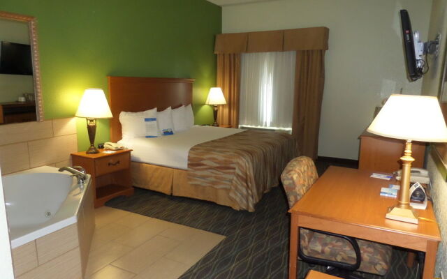 Baymont Inn & Suites Pearsall