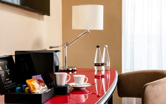 Holland House Hotel Cardiff By Sunday - Image 3