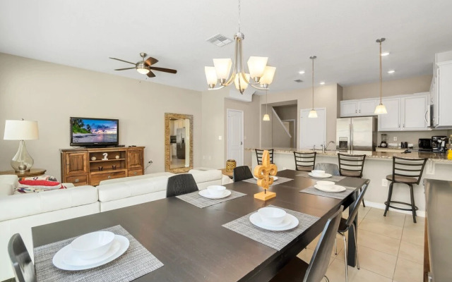 Crown Villa Compass Bay