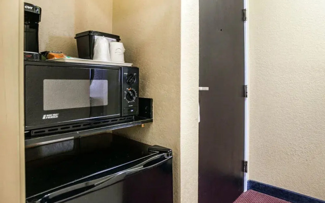Comfort Suites East / I-44