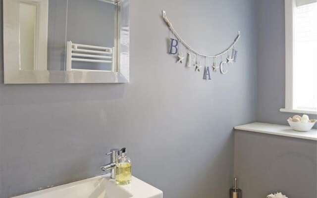 Modern Holiday Home in Aldeburgh Near Beach