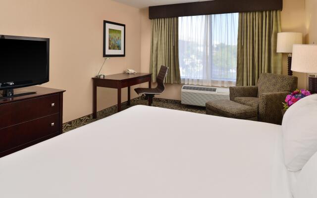 Holiday Inn Express Hotel & Suites River Park, an IHG Hotel