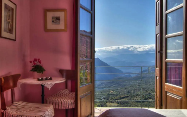 Nefeles Guesthouse