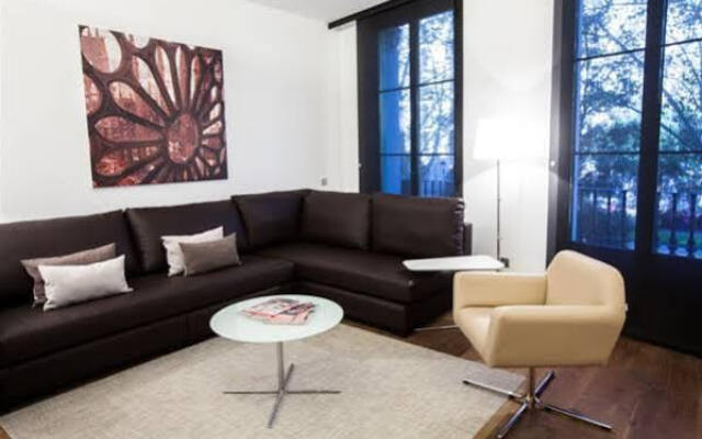 Izaka Apartments D377