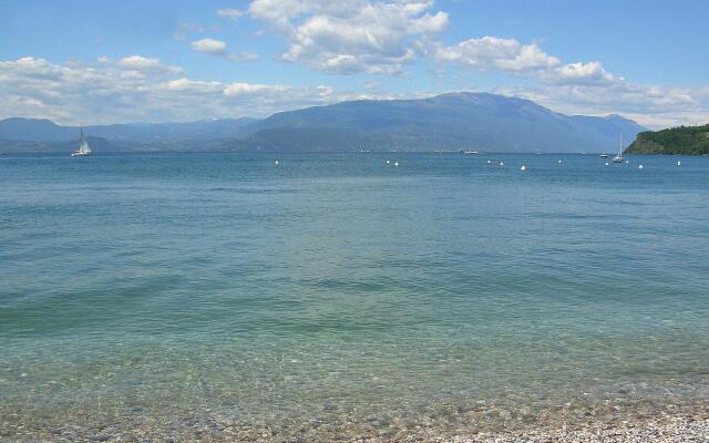 Belvilla by OYO Attractive Residence on Lake Garda