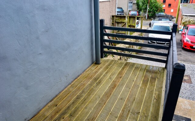 Skyline Immaculate 2-bed Apartment in Swansea
