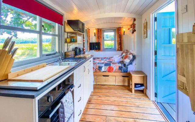 The Hideaway Hut - 1 Bed Shepherds Hut - Dodmarsh