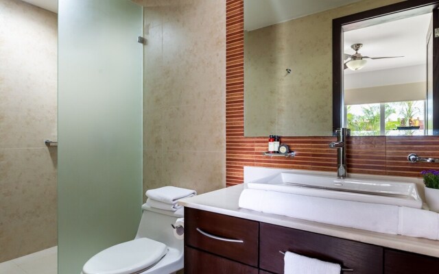 Casa Iris 2 Bedroom Condo by Redawning