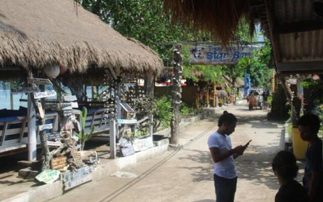 Star Bar and Bungalows