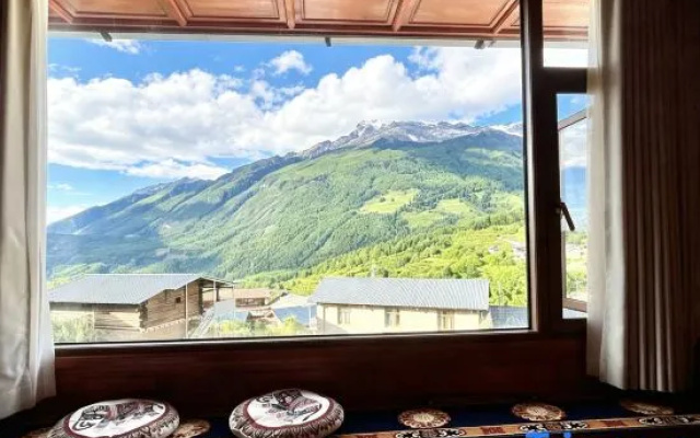 Langshanju Panoramic View Homestay (Shangri-La Haba Snow Mountain Branch) — hotel in Shangri-La