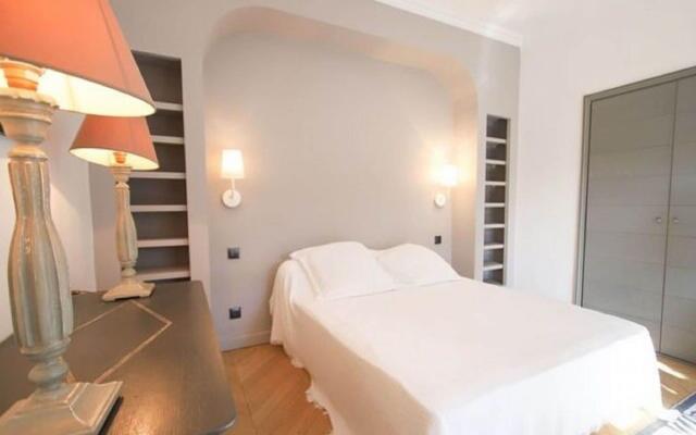 Cheerful Holiday Home in Grimaud With Private Pool