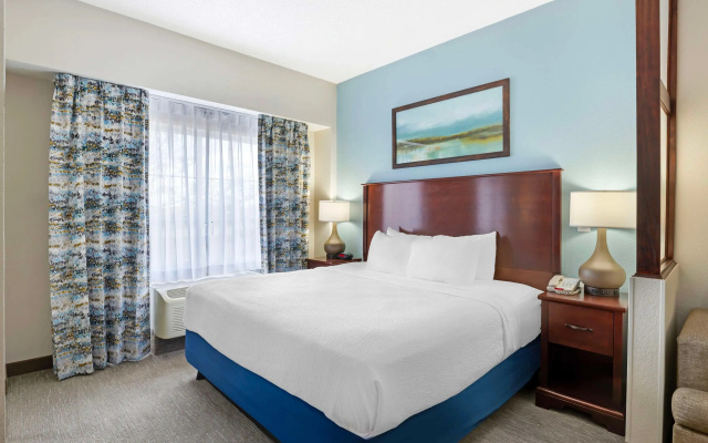 Best Western Plus Crossroads Inn & Suites