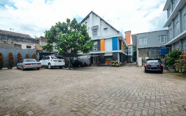 Airy Regol Dewi Sartika 108 A Bandung