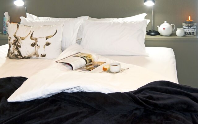 Suite 9 The Village