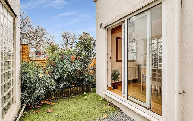 Modern Comfort Two Bedroom Gem on the Rye