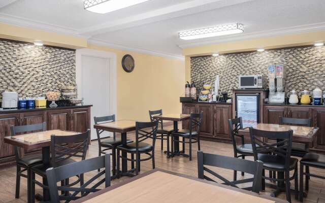 Days Inn by Wyndham Macon I-475