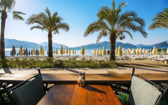 Aurasia Beach Hotel