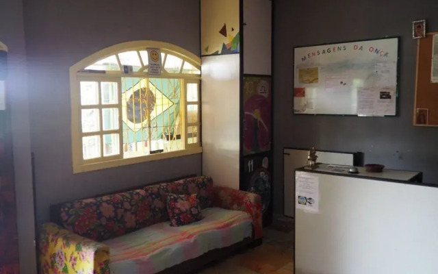 Onça da Praia Hostel