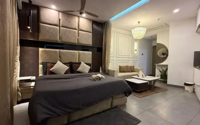41 Floor River View - TheRoomeraStay