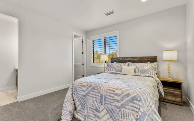 Cottonrose Flagstaff