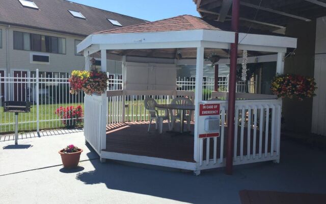 Admiralty Inn & Suites - a Red Collection Hotel