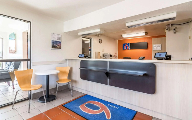 Motel 6 Lumberton, NC
