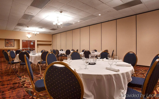 Rock Island Inn & Suites Marshalltown