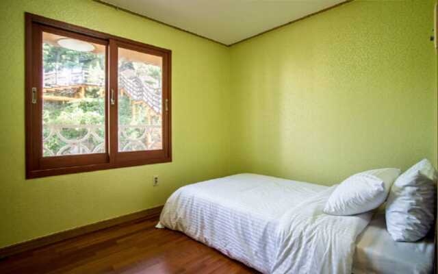 Witch's  broomstick Pension