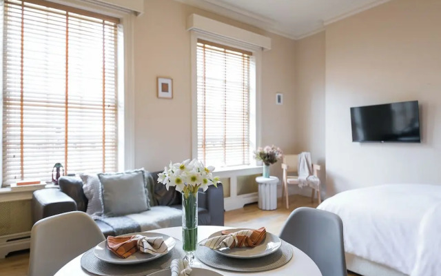 Charming London City Apartment