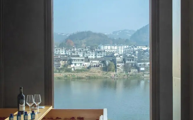 Huangshan Misty Rain Resort Hotel