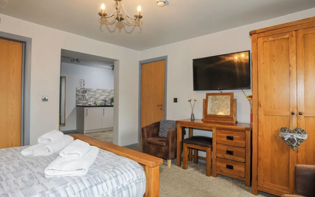 Vyrnwy Lakeside - Bala Lake